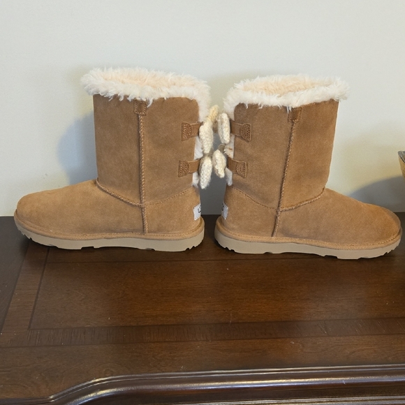 UGG Kids' Brown Boots with Cream Knit Bows - Picture 3 of 4